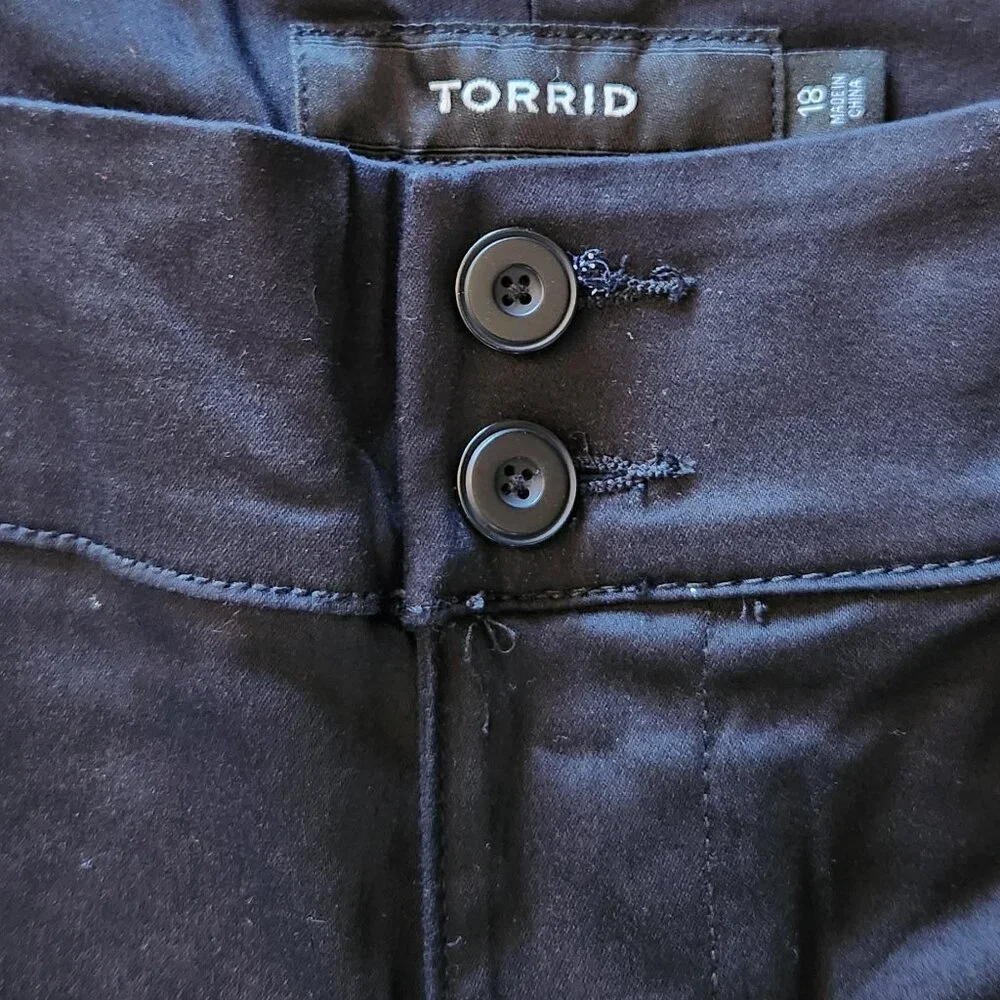Cuffed Twill S horts Deep Black - Picture 5 of 6